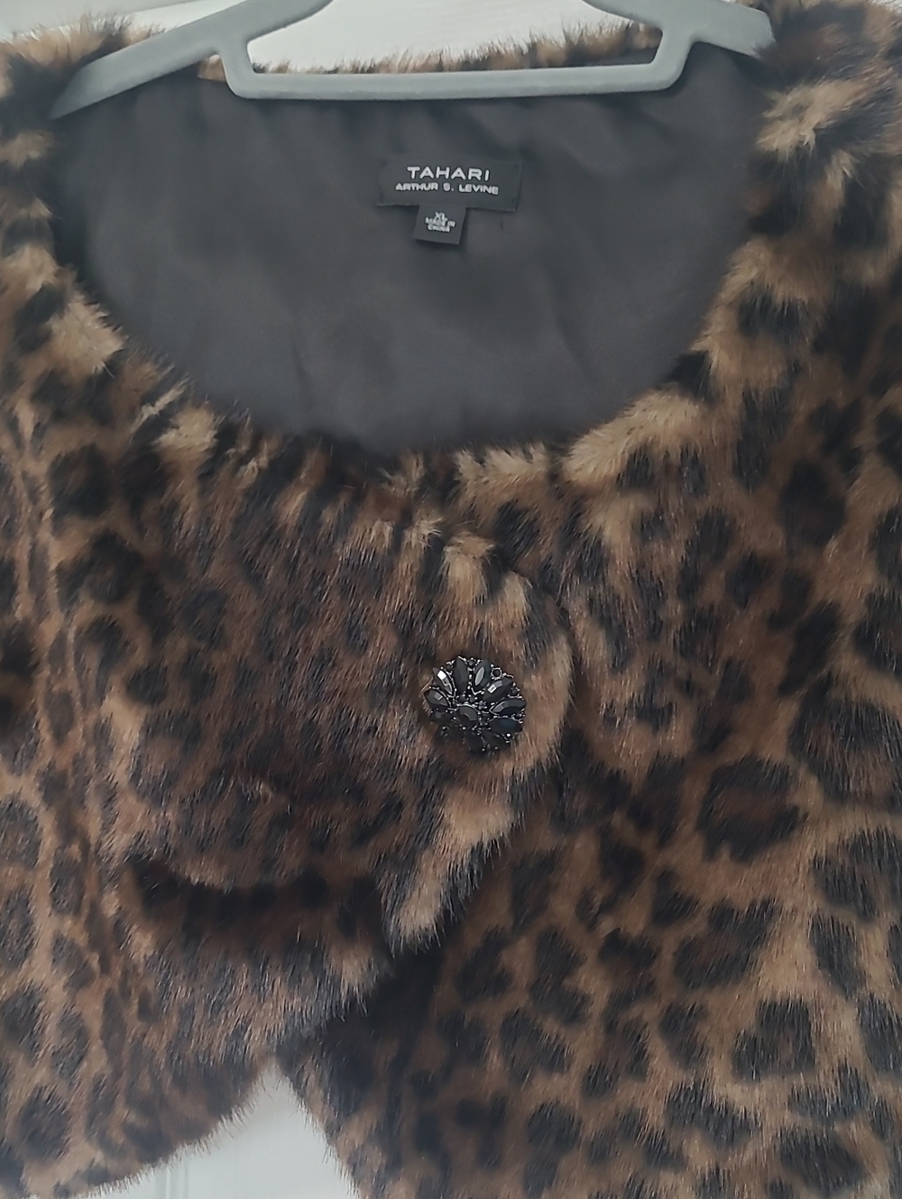 Tahari Arthur S. Levine Leopard Print Faux Fur Capelet Wrap Jeweled Clasp
